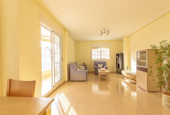 Apartment / flat - Resale - Torrevieja -  Urbanization