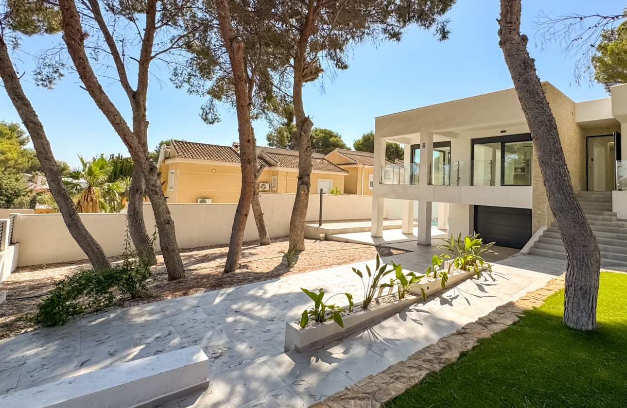 Obra nueva - Villa - Torrevieja - Los Balcones - Los Altos del Edén