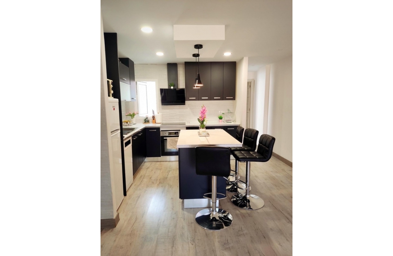 Resale - Apartment / flat - Alicante - Carolinas Bajas