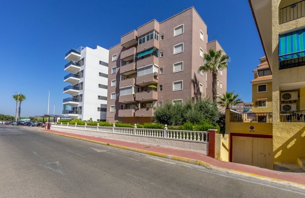 Resale - Apartment / flat - La Mata