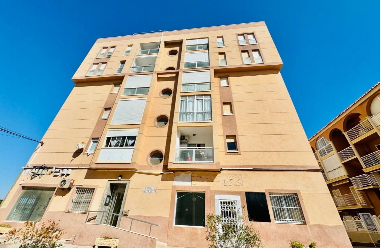 Resale - Apartment / flat - La Mata