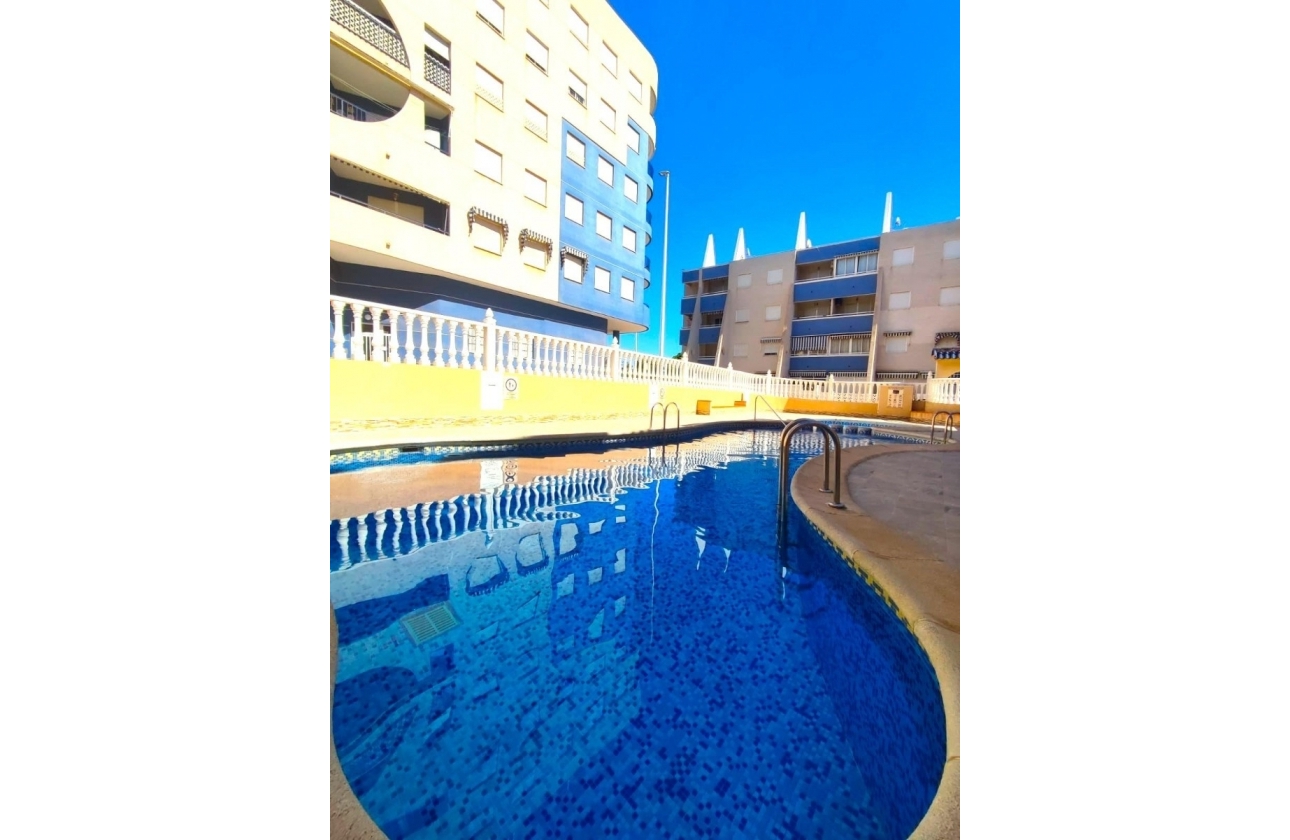 Resale - Apartment / flat - La Mata