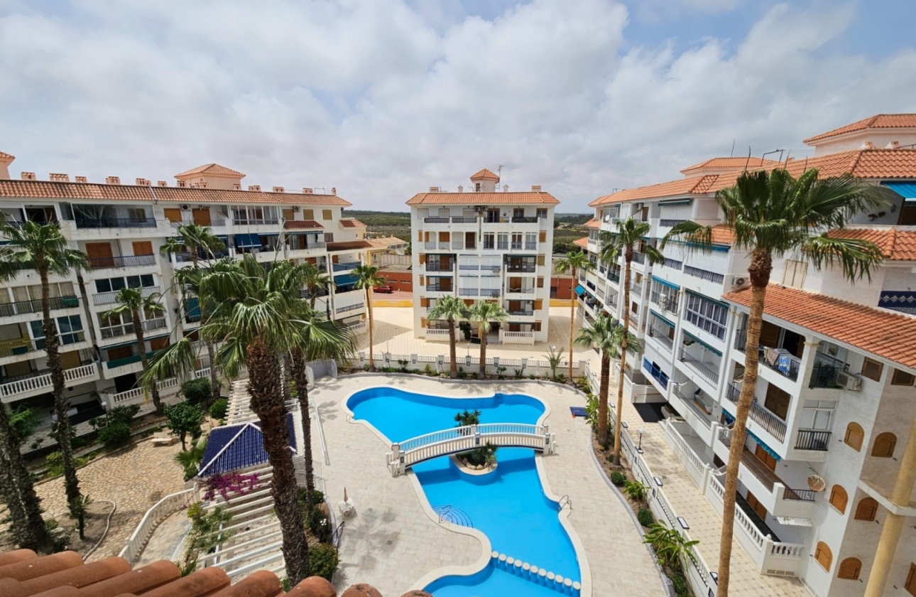 Resale - Apartment / flat - La Mata