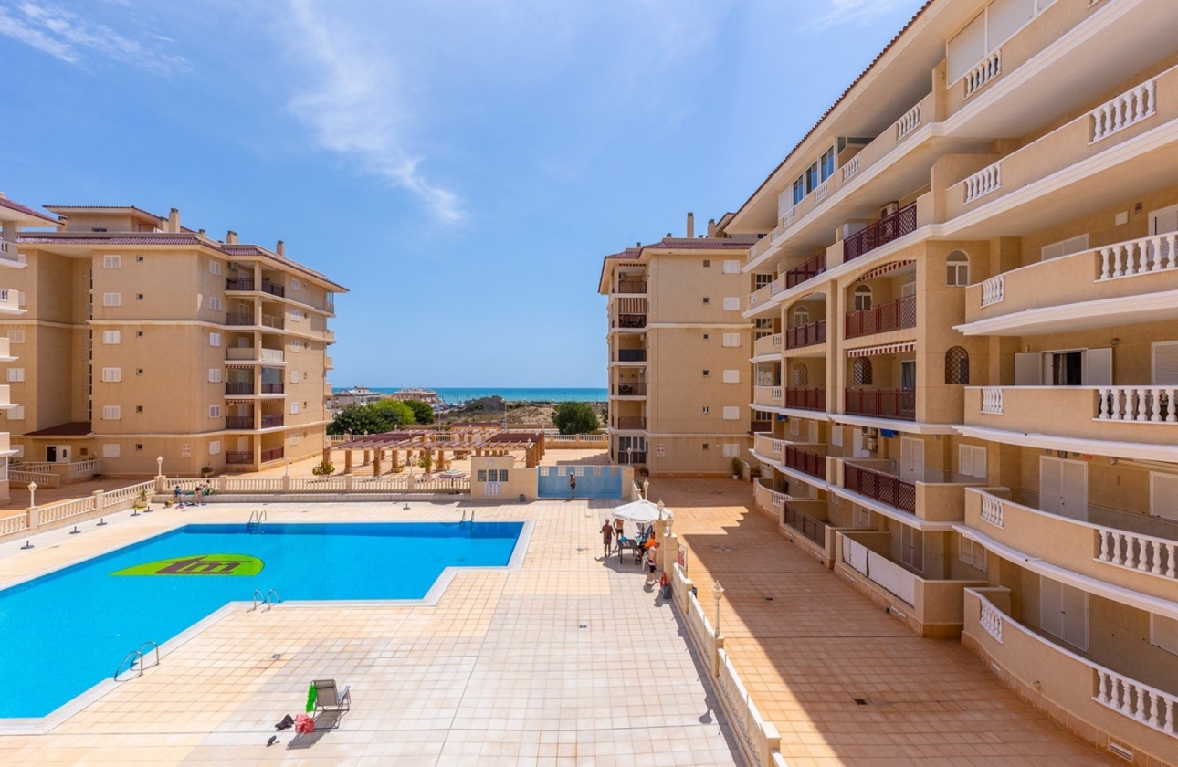 Resale - Apartment / flat - La Mata