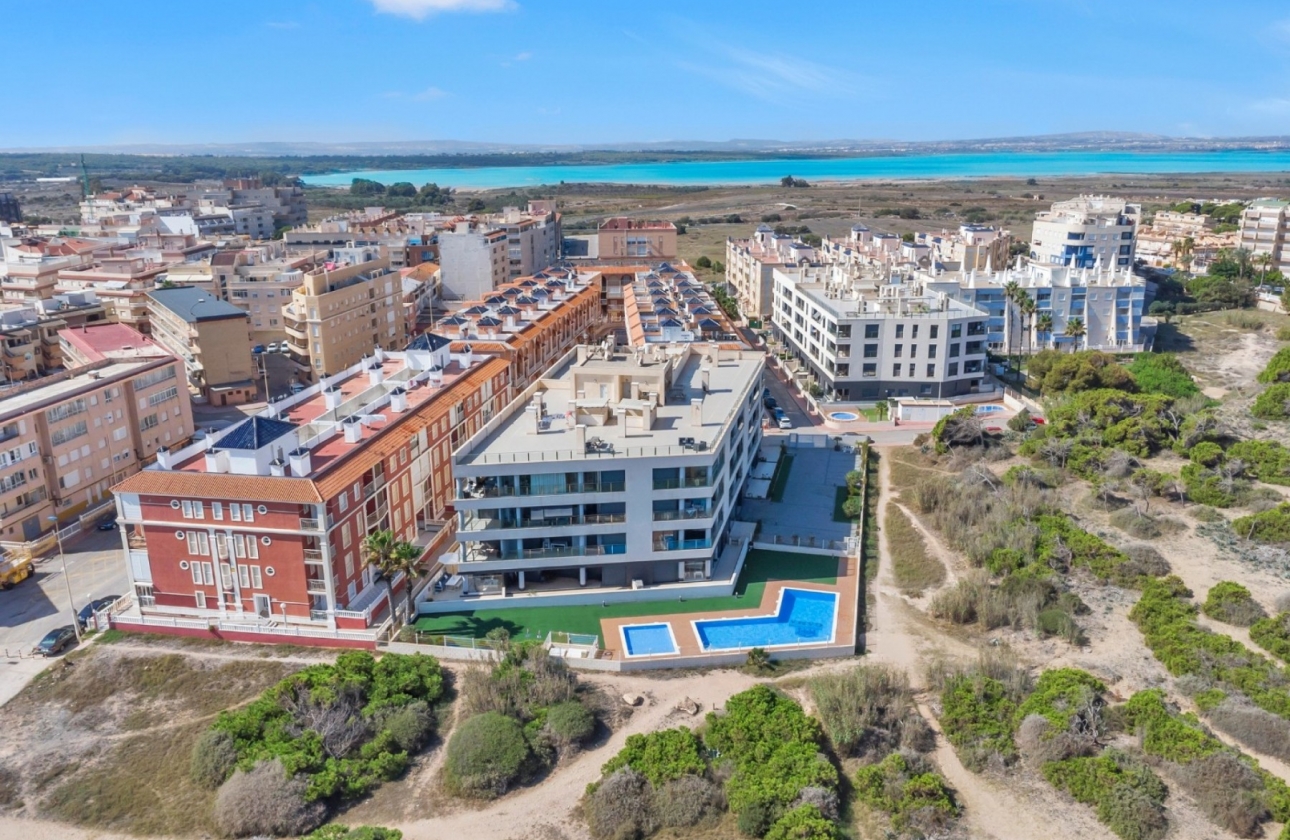 Resale - Apartment / flat - La Mata