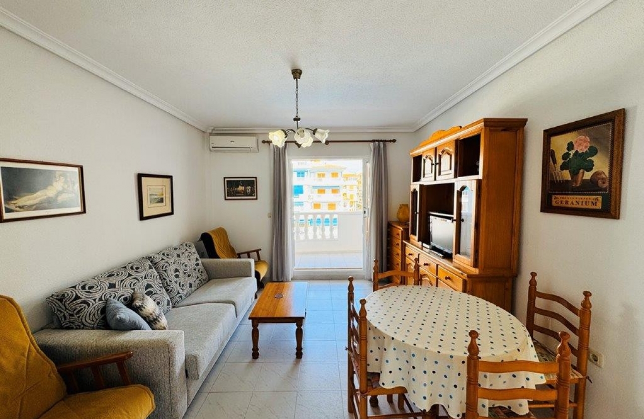 Resale - Apartment / flat - La Mata