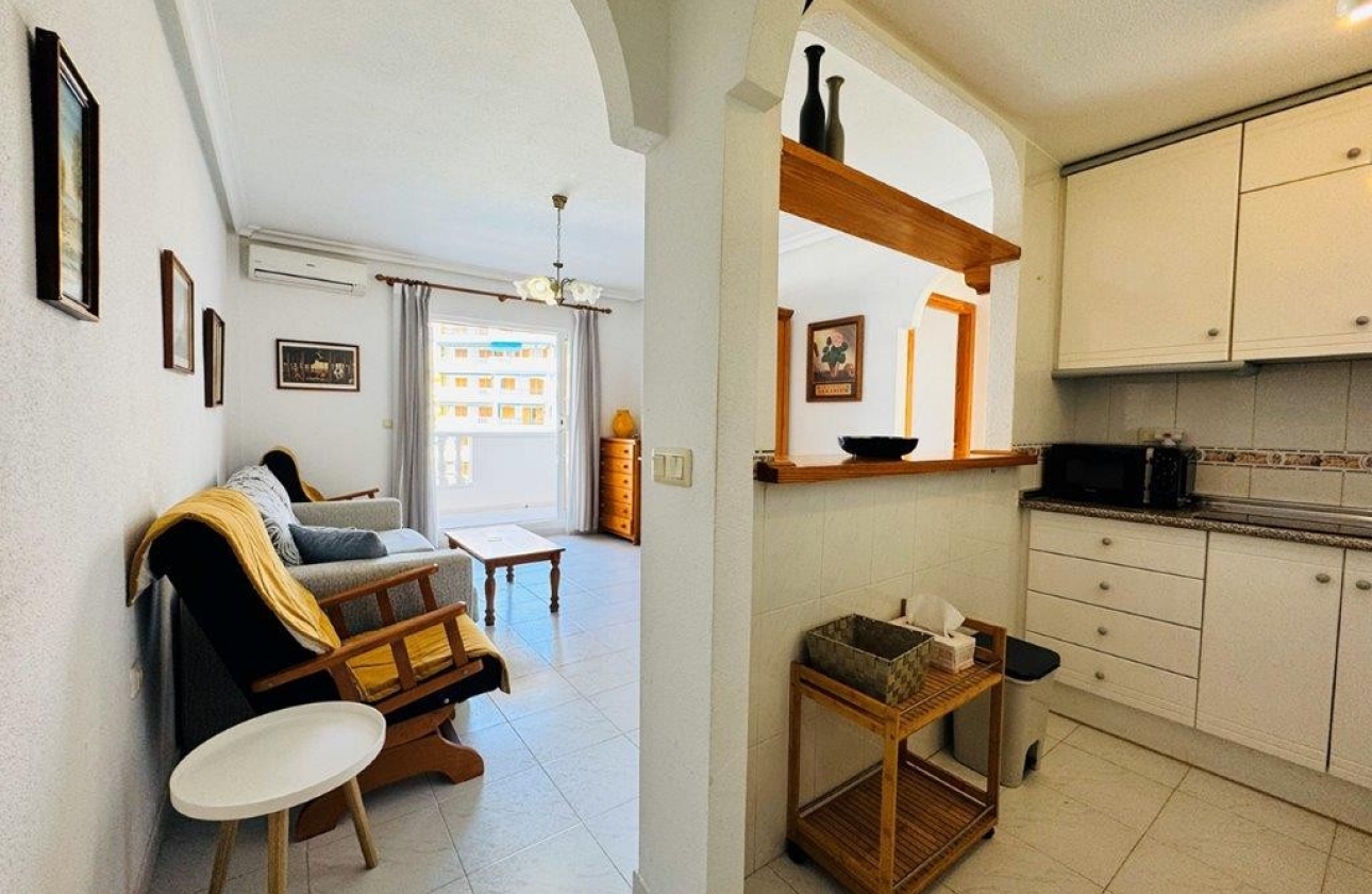 Resale - Apartment / flat - La Mata