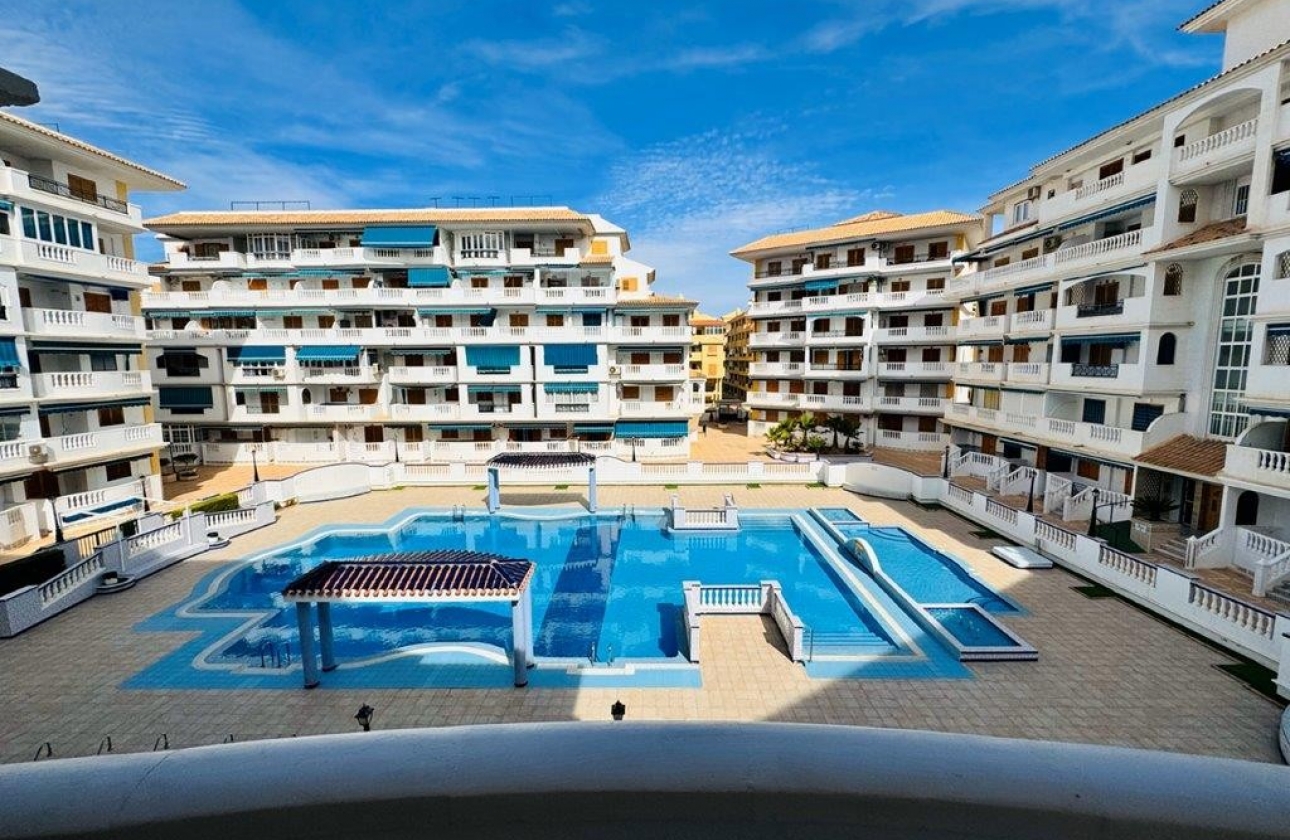 Resale - Apartment / flat - La Mata