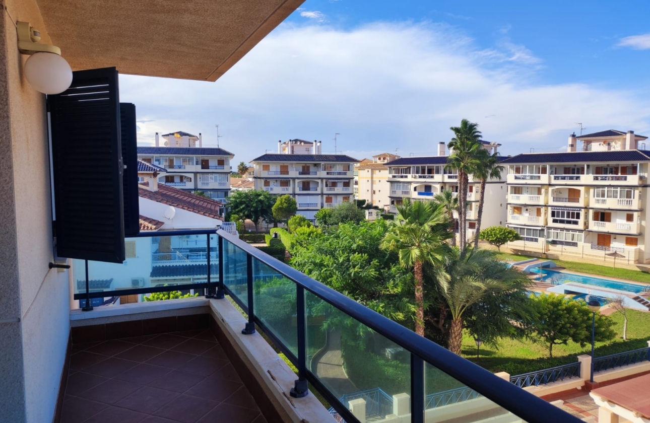 Resale - Apartment / flat - La Mata