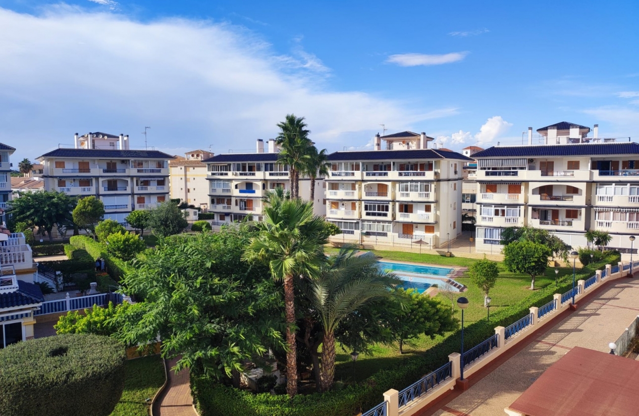 Resale - Apartment / flat - La Mata