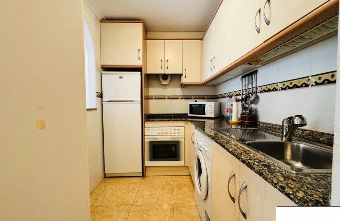 Resale - Apartment / flat - La Mata