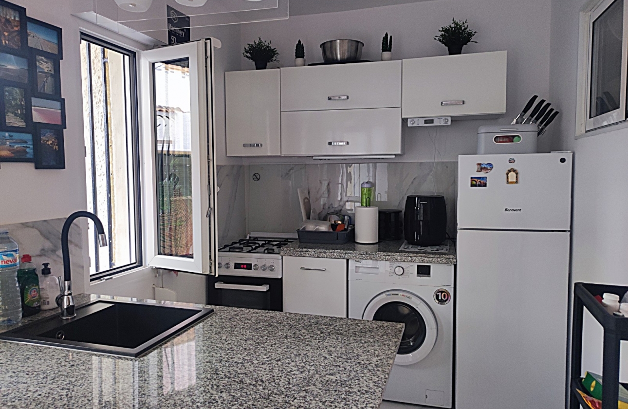 Resale - Apartment / flat - La Mata