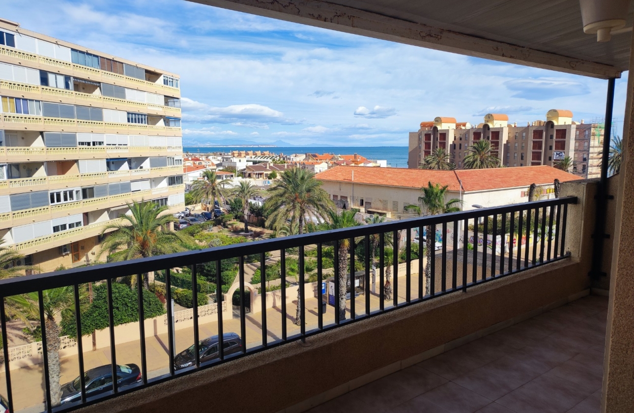 Resale - Apartment / flat - La Mata