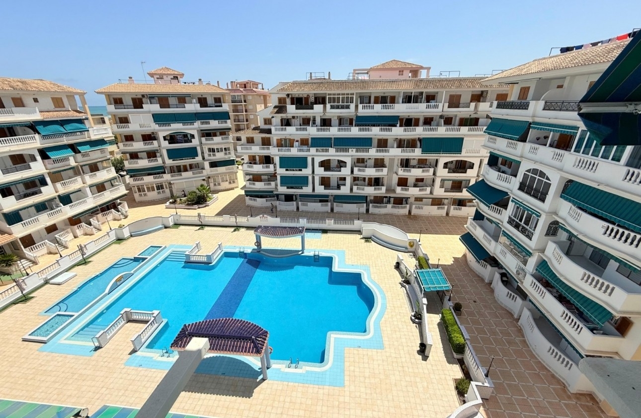Resale - Apartment / flat - La Mata