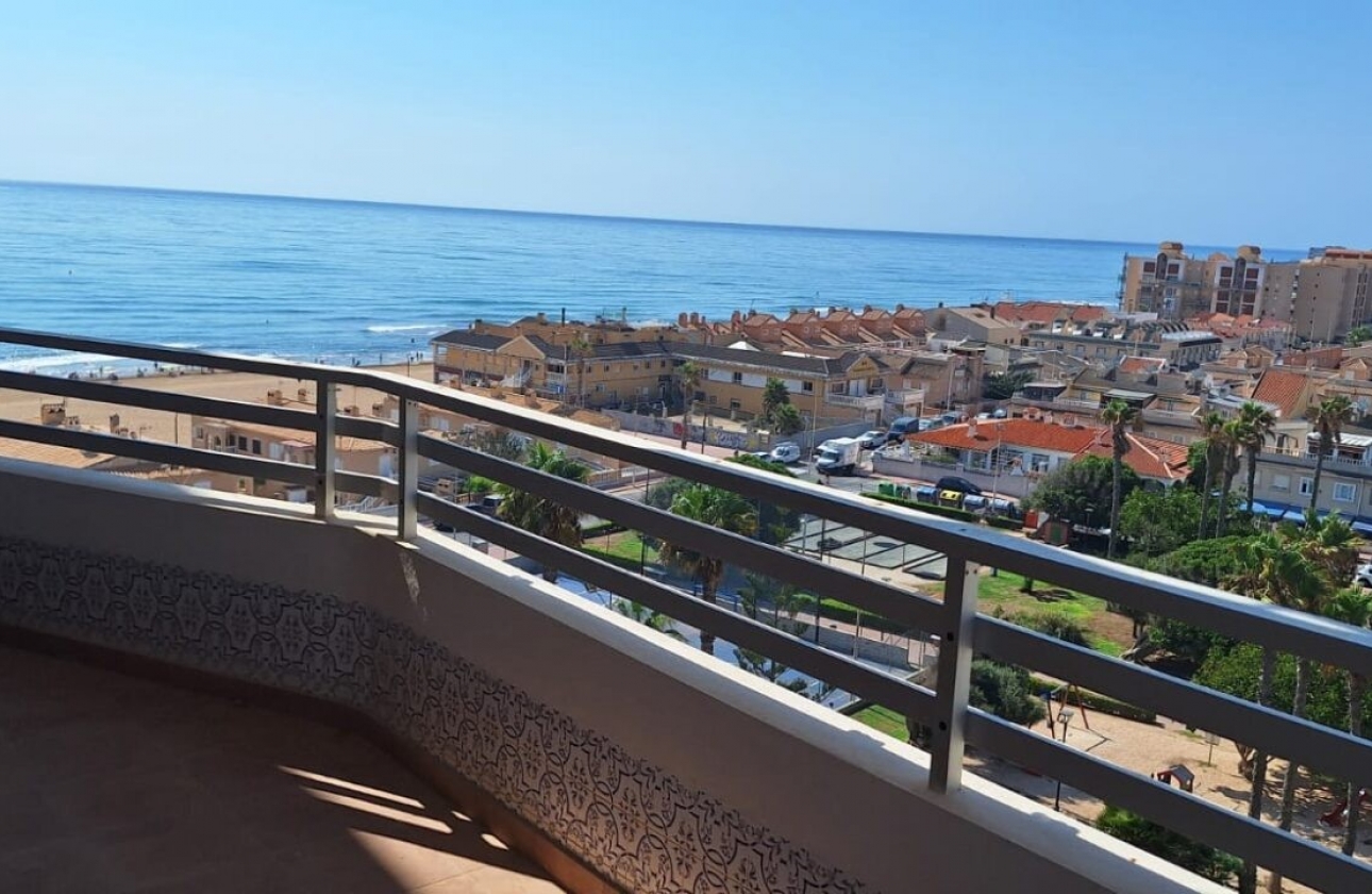 Resale - Apartment / flat - La Mata