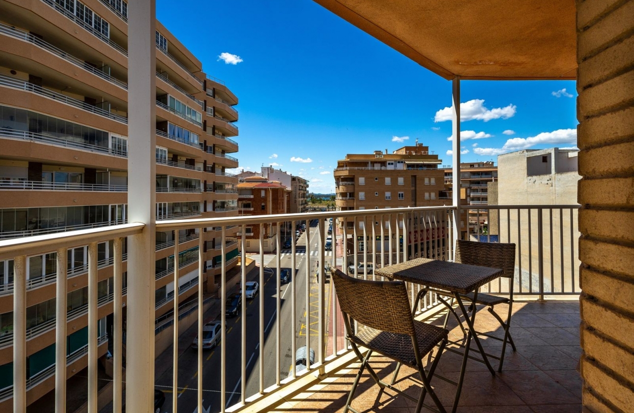 Resale - Apartment / flat - La Mata