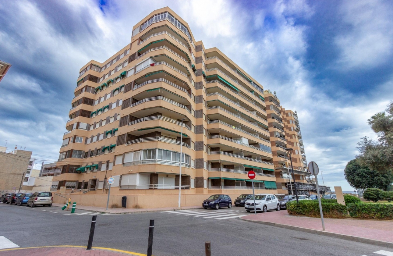 Resale - Apartment / flat - La Mata