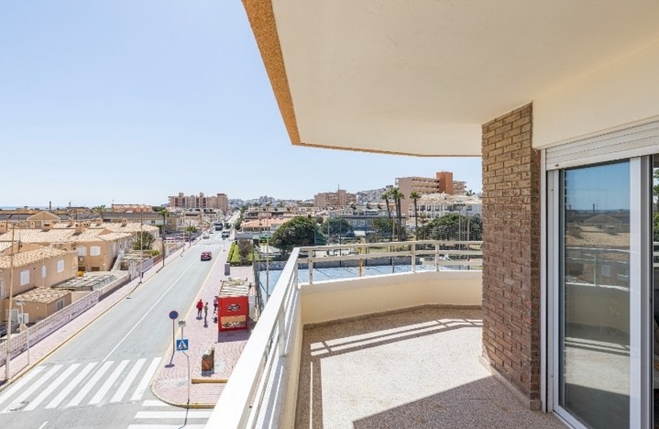 Resale - Apartment / flat - Torrevieja - La Mata pueblo