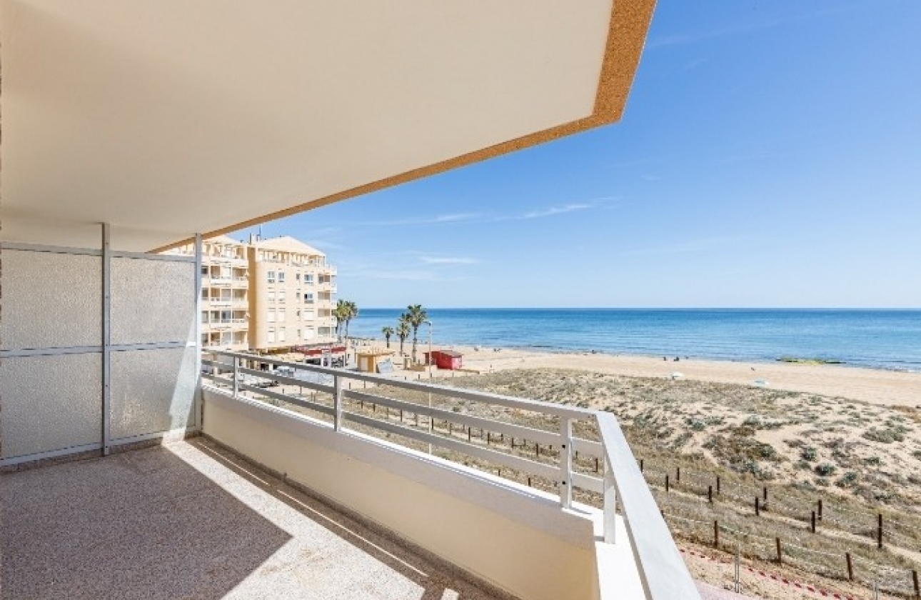 Resale - Apartment / flat - Torrevieja - La Mata pueblo