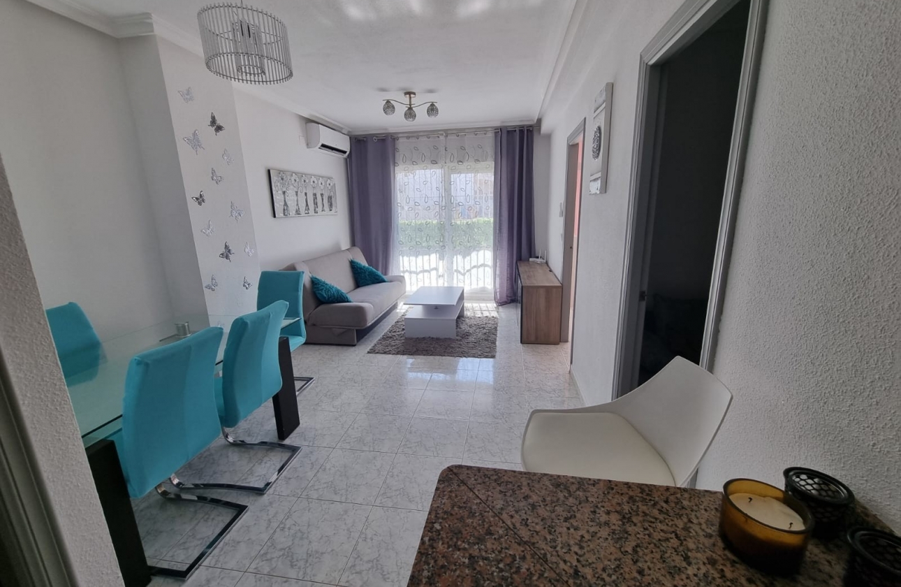 Resale - Apartment / flat - Torrevieja - La Mata pueblo