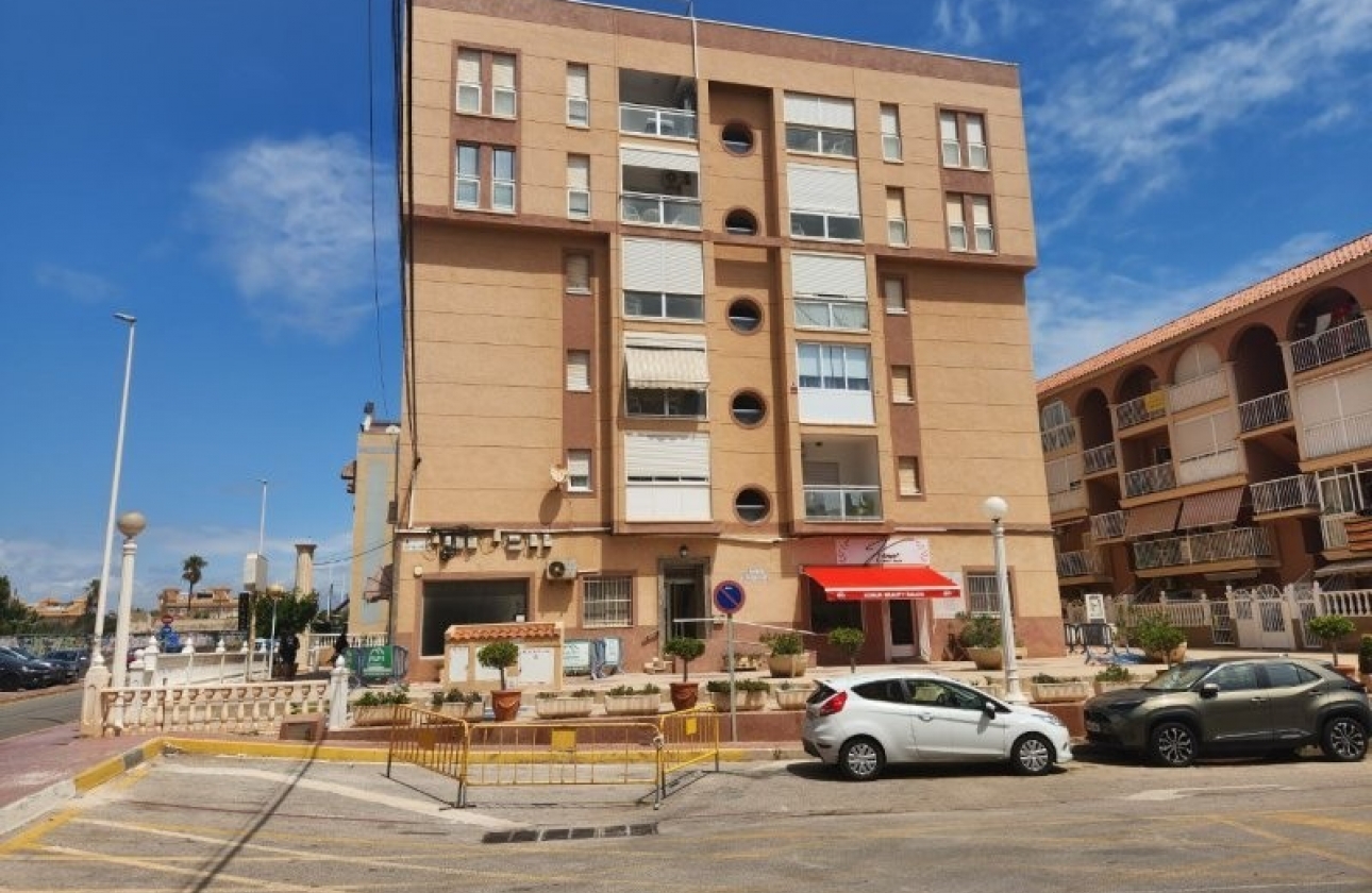 Resale - Apartment / flat - Torrevieja - La Mata pueblo
