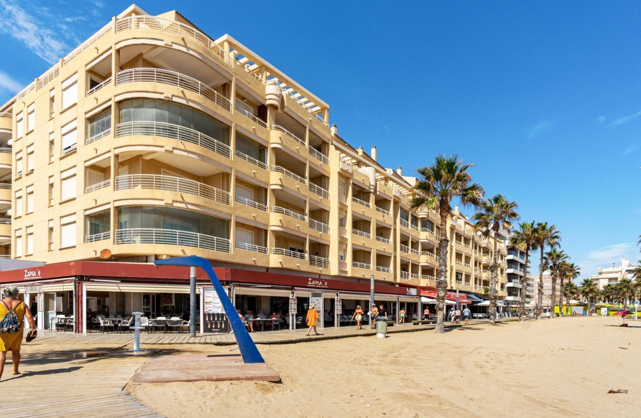 Resale - Apartment / flat - Torrevieja - La Mata pueblo