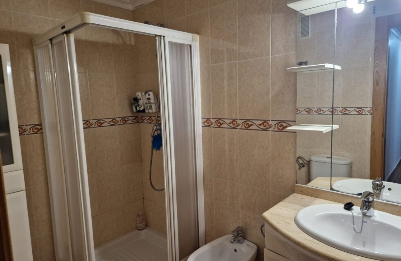 Resale - Apartment / flat - Torrevieja - Playa Acequion