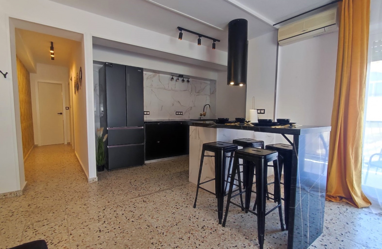 Resale - Apartment / flat - Torrevieja - Playa Acequion