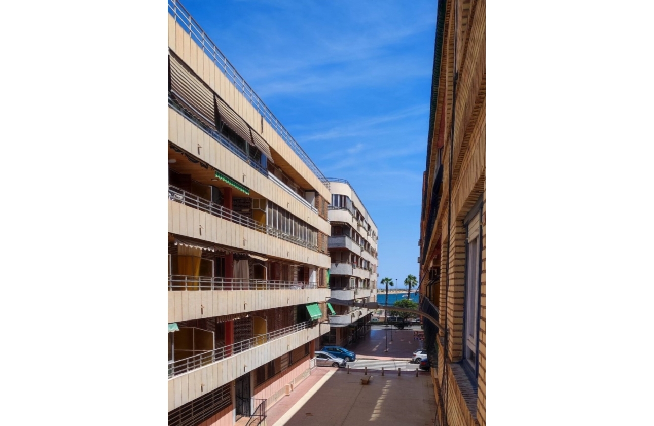 Resale - Apartment / flat - Torrevieja - Playa Acequion