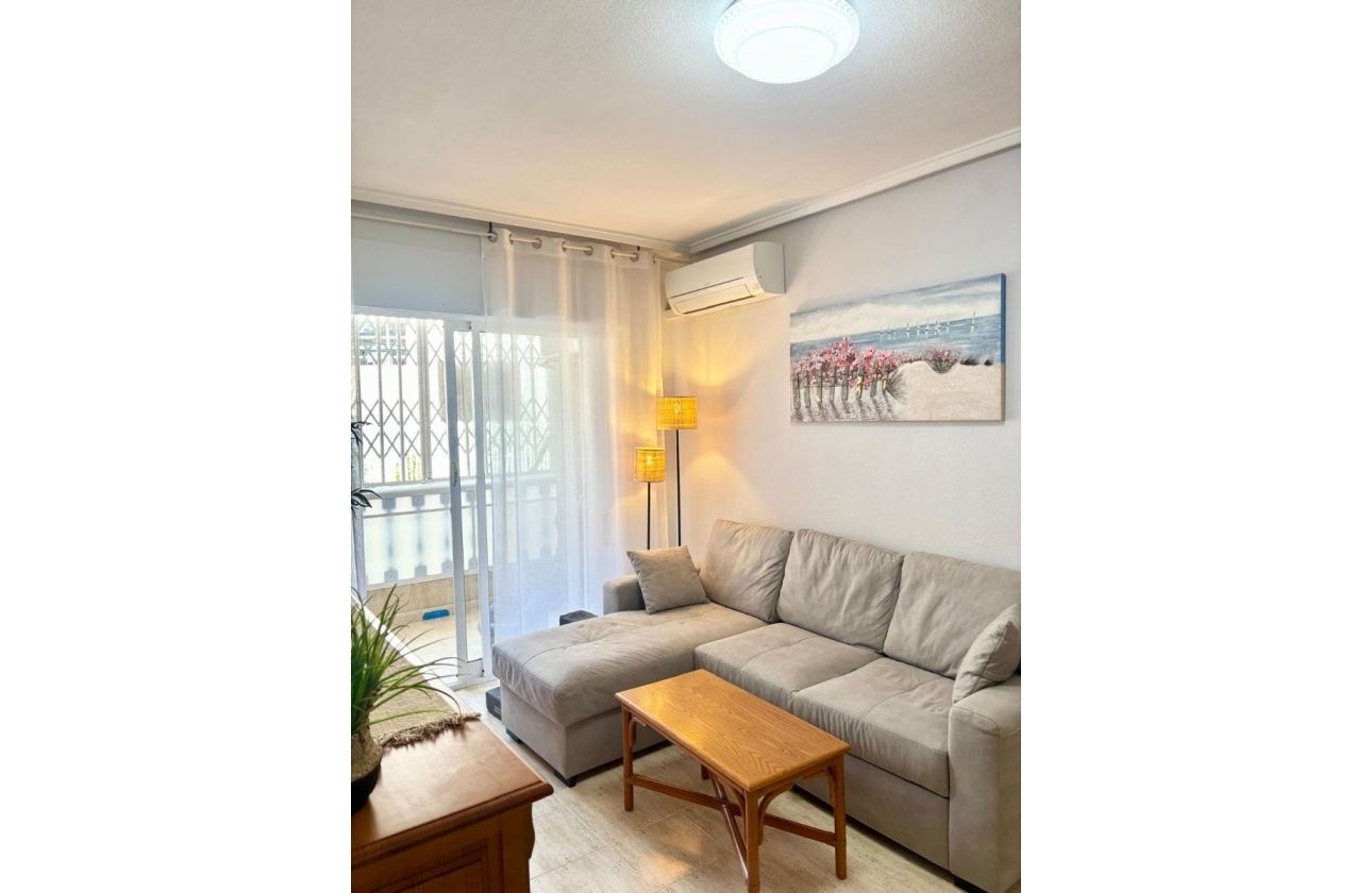 Resale - Apartment / flat - Torrevieja - Playa Acequion