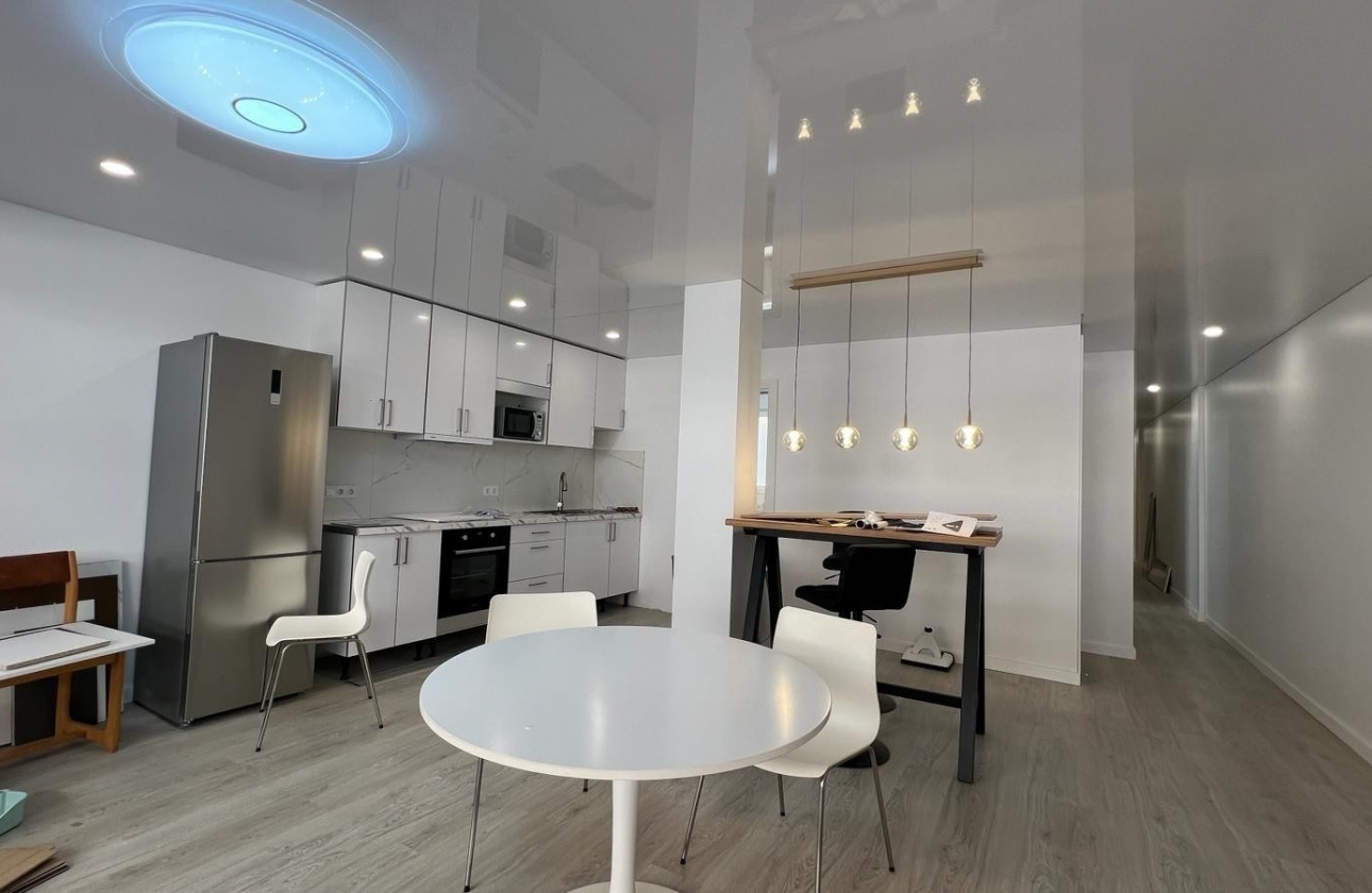 Resale - Apartment / flat - Torrevieja - Playa de La Acequion