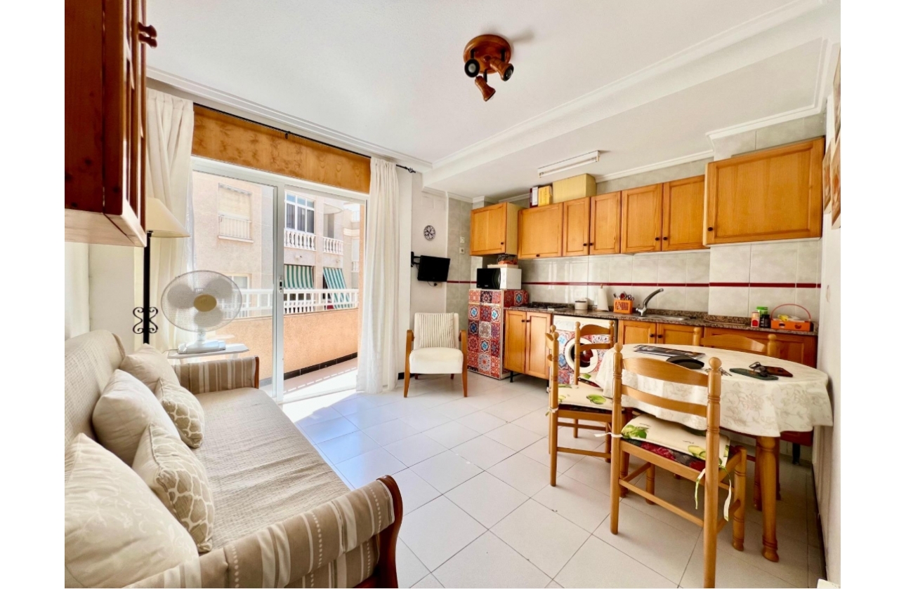 Resale - Apartment / flat - Torrevieja - Playa de los Locos