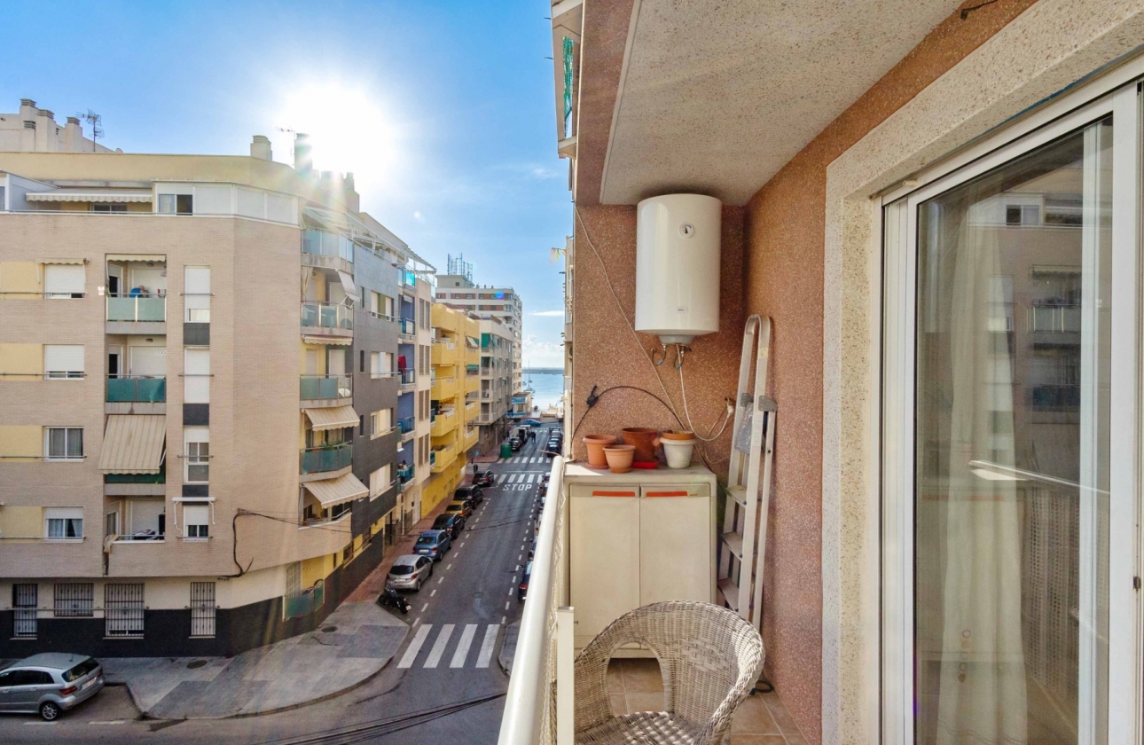 Resale - Apartment / flat - Torrevieja - Playa del Acequión