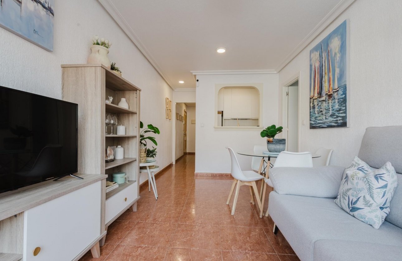 Resale - Apartment / flat - Torrevieja - Playa del Acequión