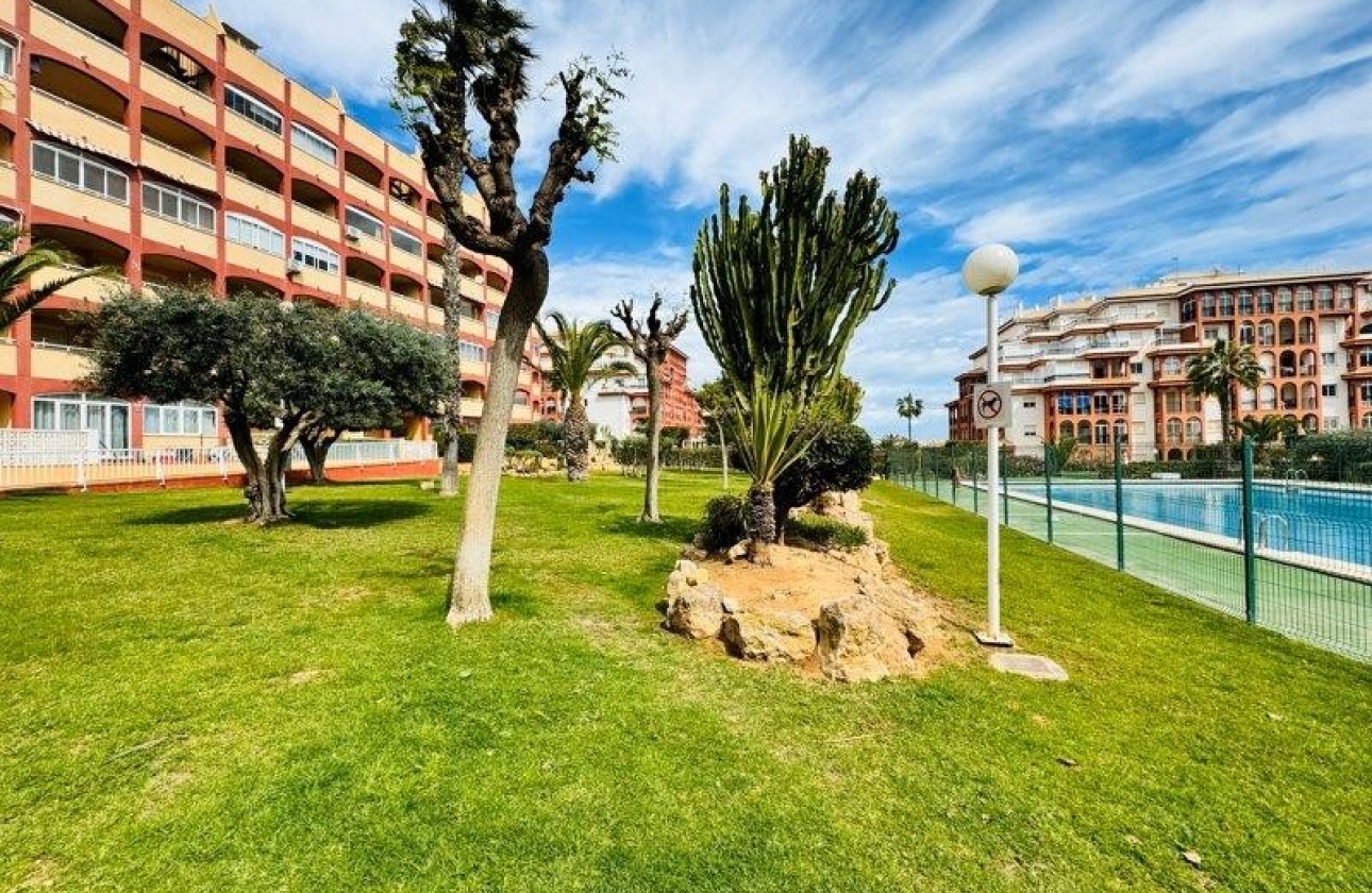 Resale - Apartment / flat - Torrevieja - Torrelamata - La Mata