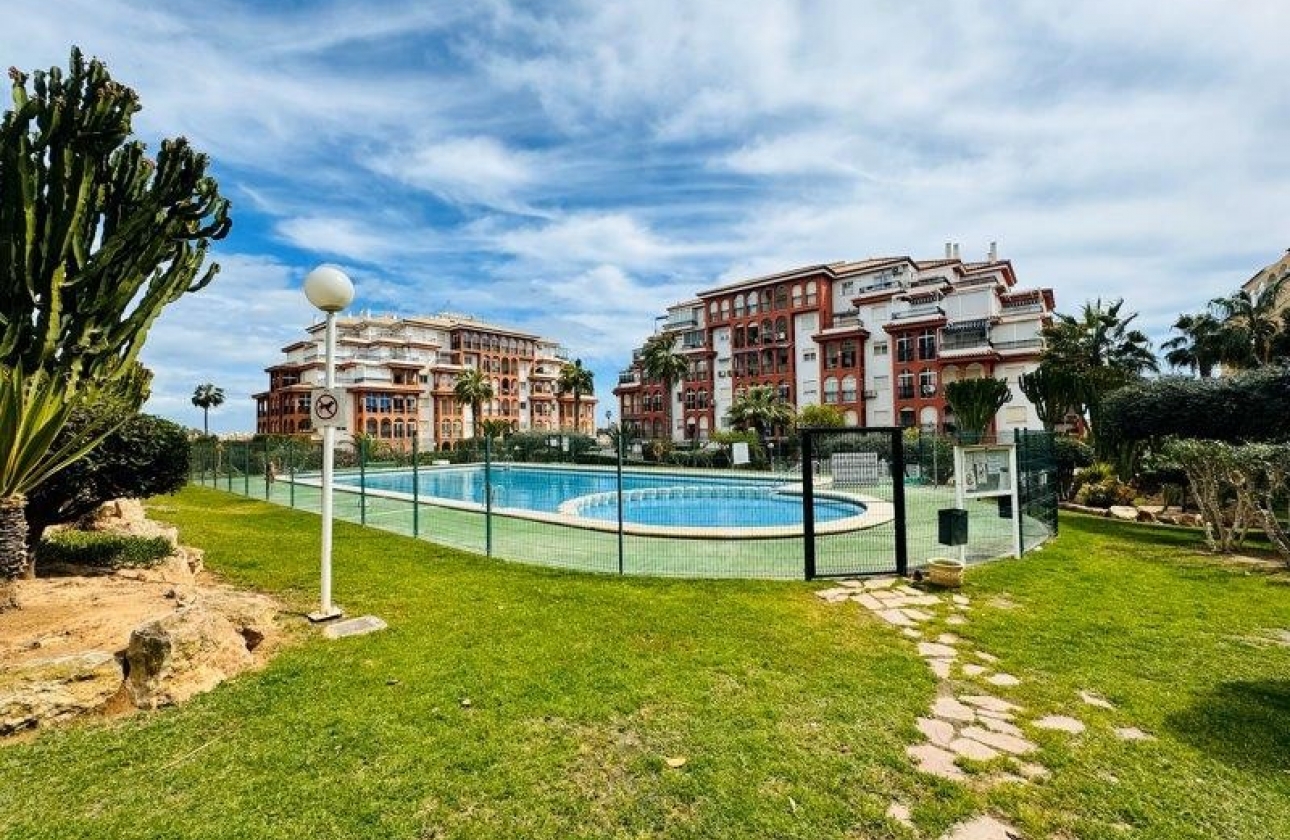 Resale - Apartment / flat - Torrevieja - Torrelamata - La Mata