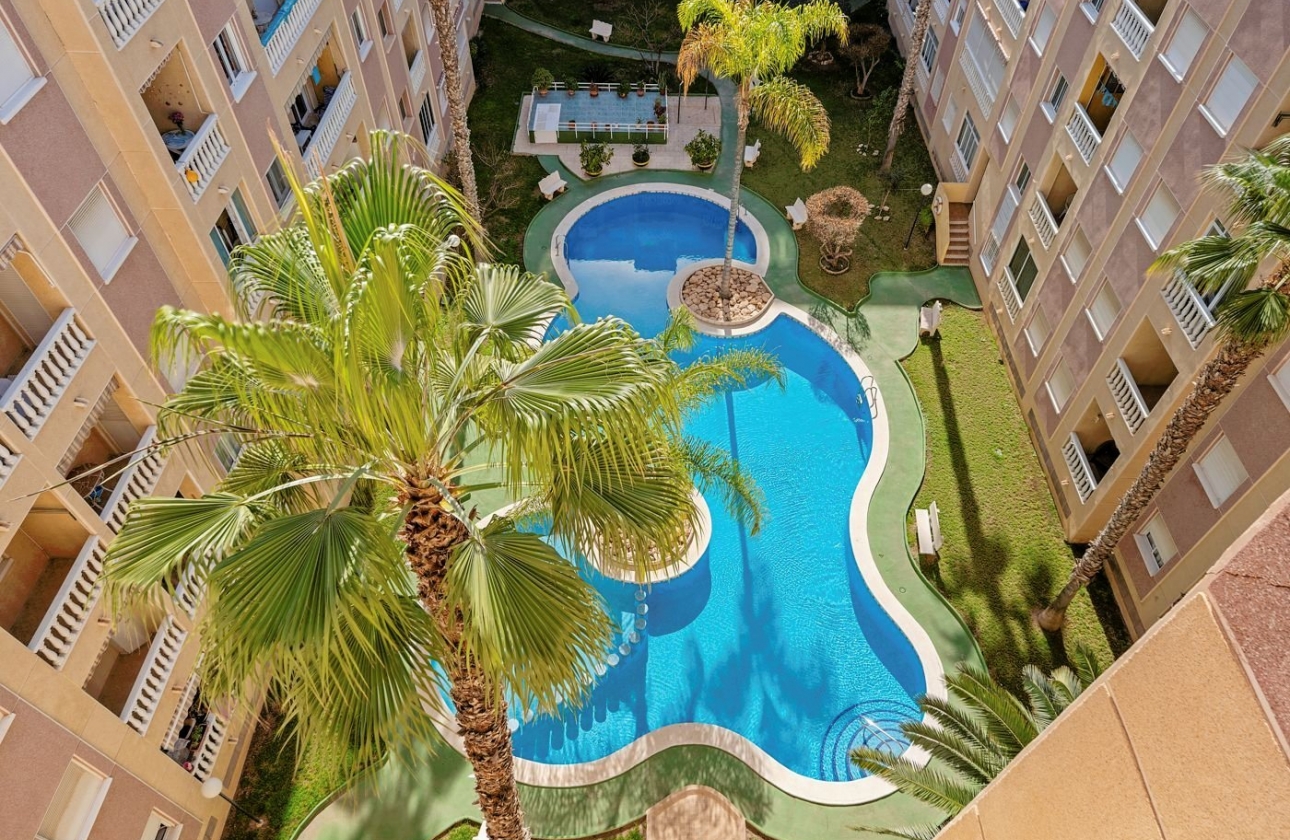 Resale - Apartment / flat - Torrevieja -  Urbanization