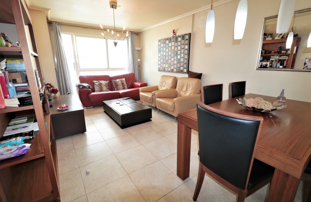 Resale - Apartment / flat - Torrevieja -  Urbanization