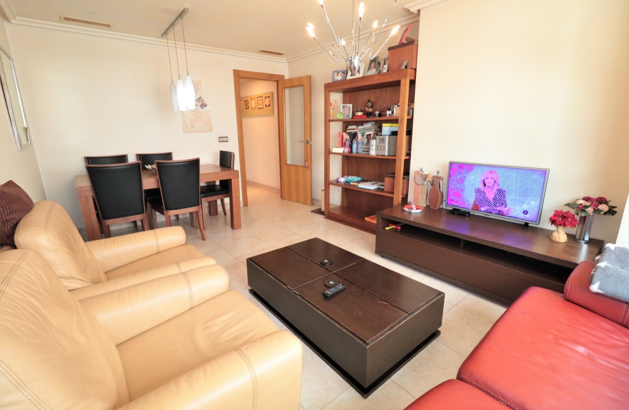 Resale - Apartment / flat - Torrevieja -  Urbanization