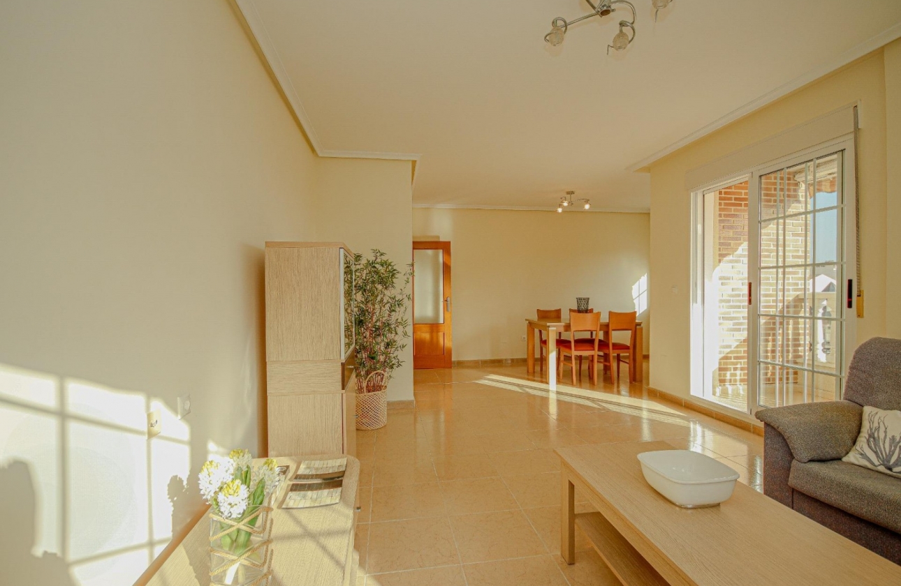 Resale - Apartment / flat - Torrevieja -  Urbanization