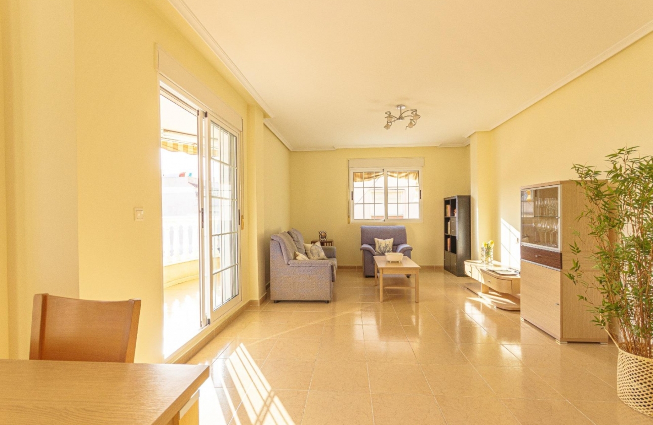 Resale - Apartment / flat - Torrevieja -  Urbanization