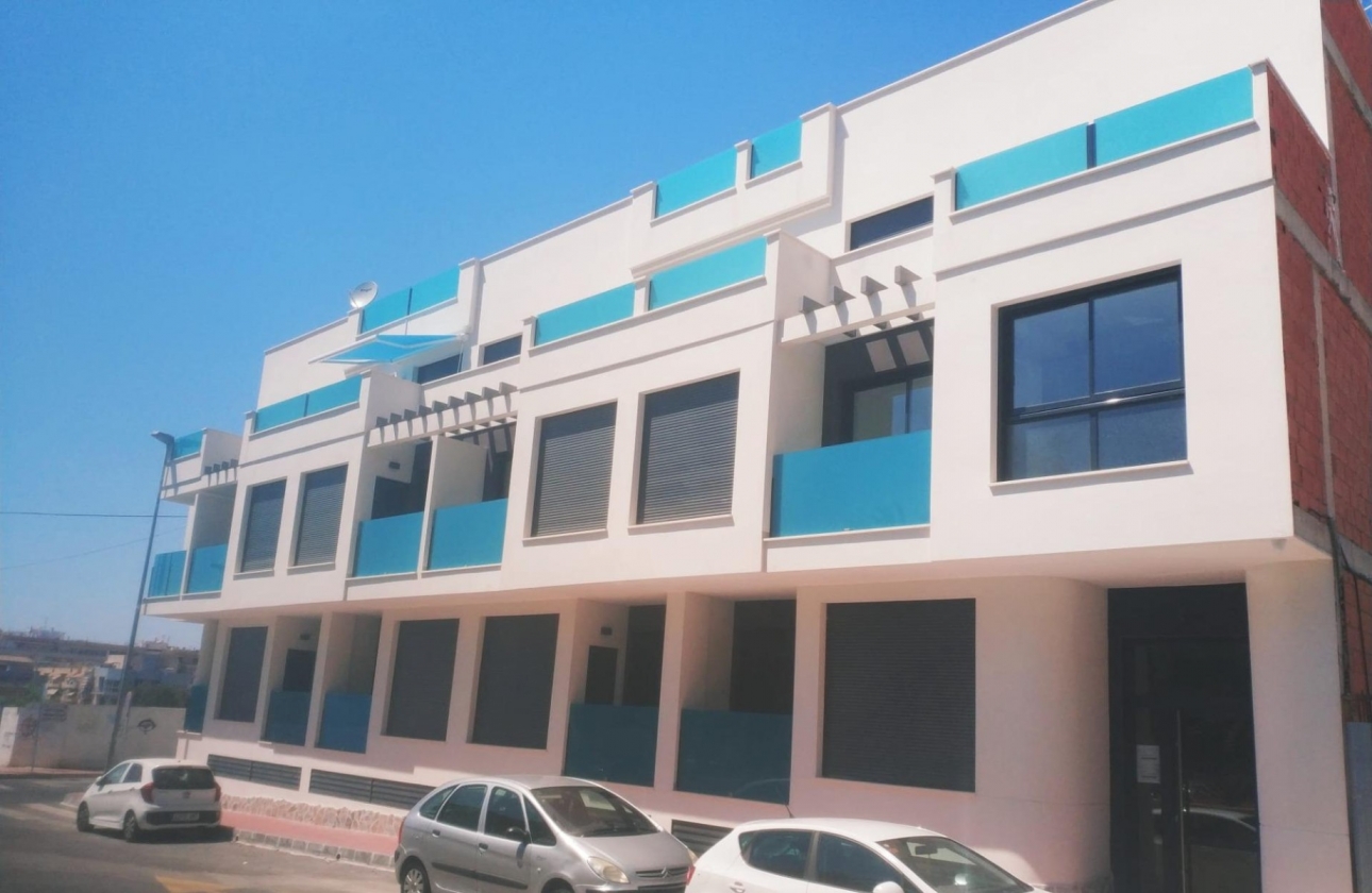 Resale - Apartment / flat - Torrevieja -  Urbanization