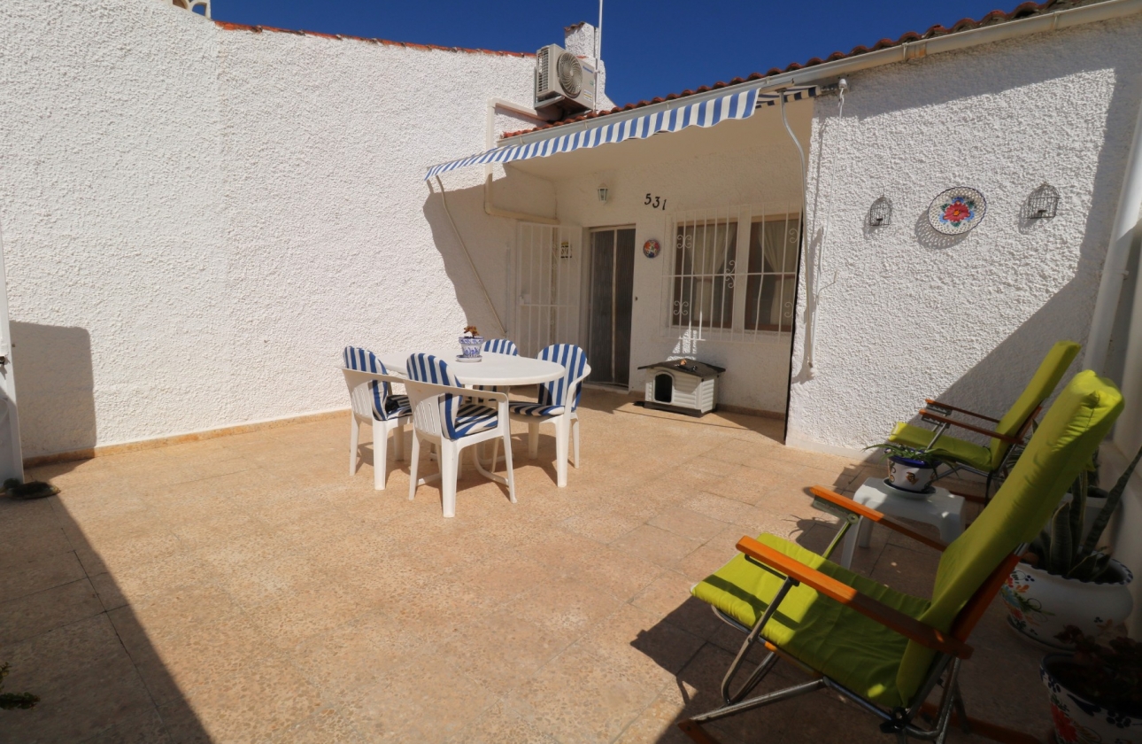 Resale - Bungalow - Torrevieja - La Siesta - El Salado -  Torreta