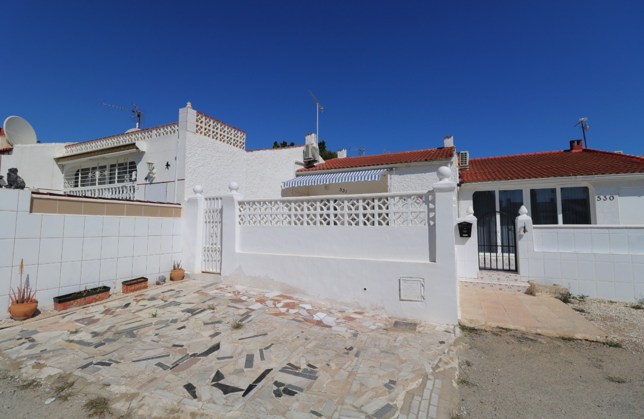 Resale - Bungalow - Torrevieja - La Siesta - El Salado -  Torreta