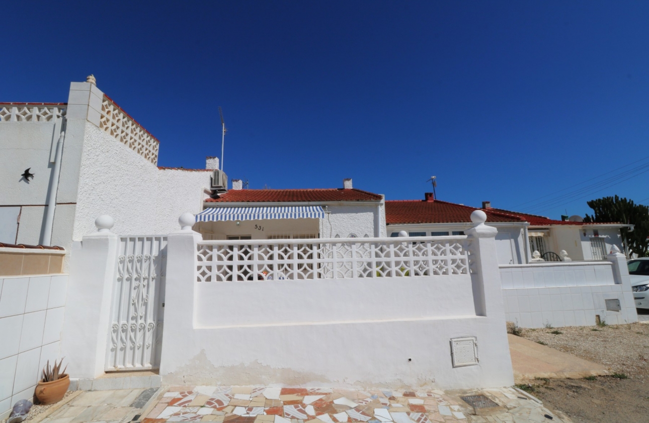 Resale - Bungalow - Torrevieja - La Siesta - El Salado -  Torreta