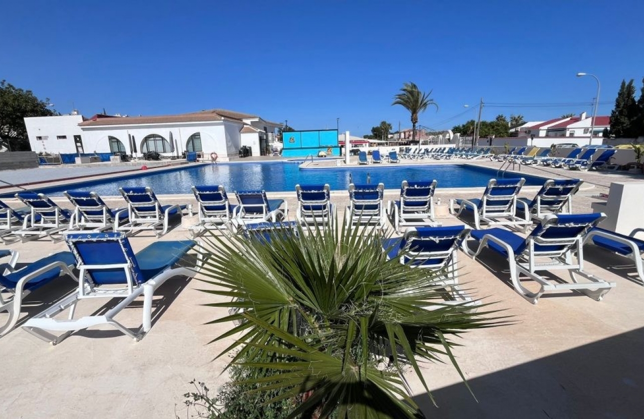 Resale - Bungalow - Torrevieja - La Siesta - El Salado -  Torreta