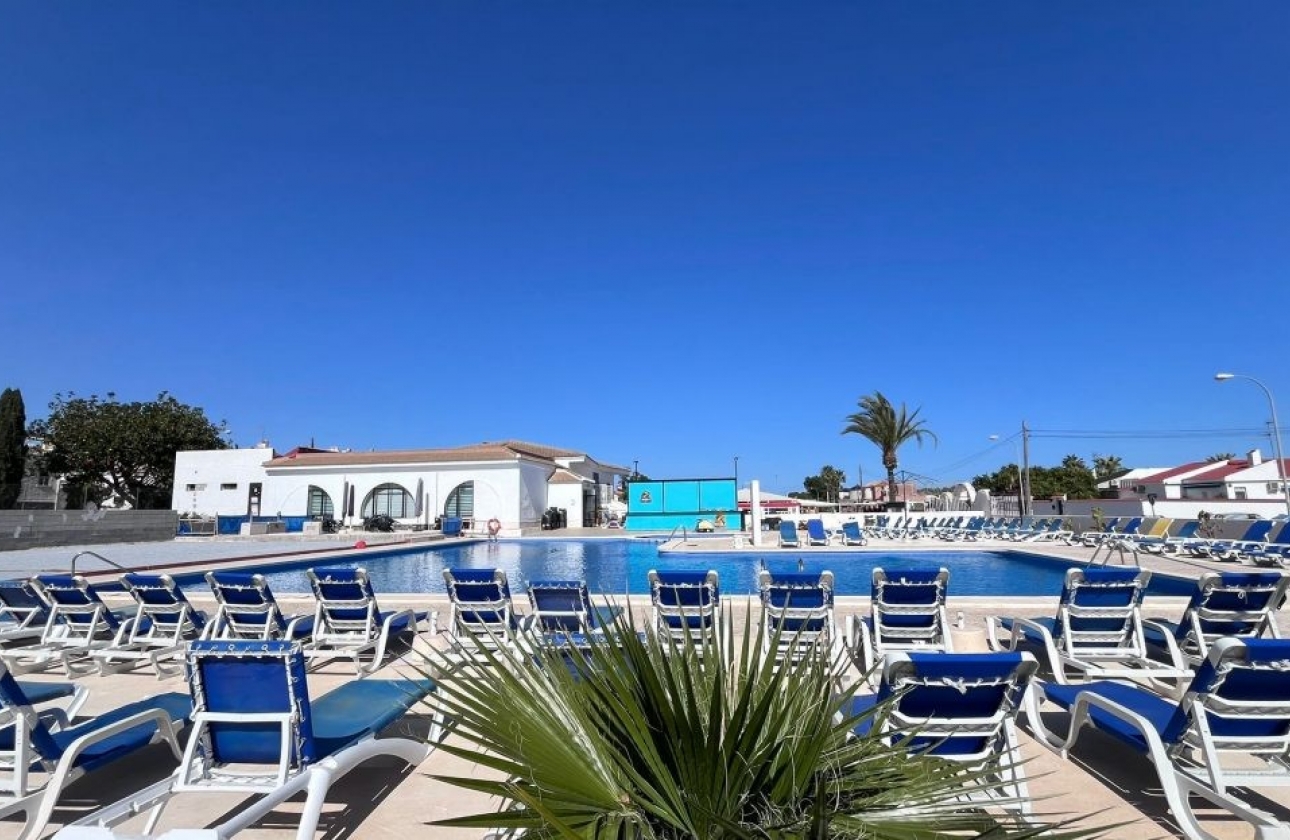 Resale - Bungalow - Torrevieja - La Siesta - El Salado -  Torreta