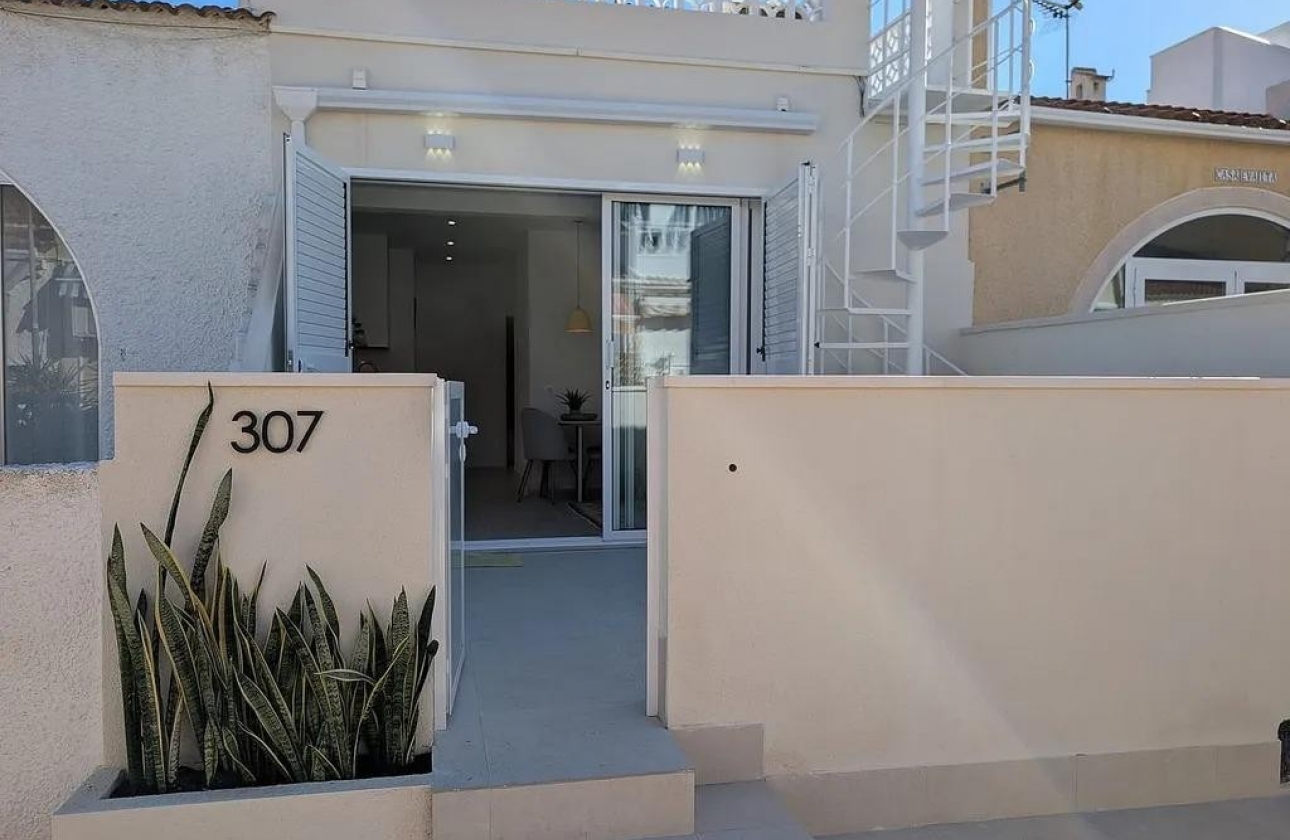 Resale - Bungalow - Torrevieja - La Siesta - El Salado -  Torreta