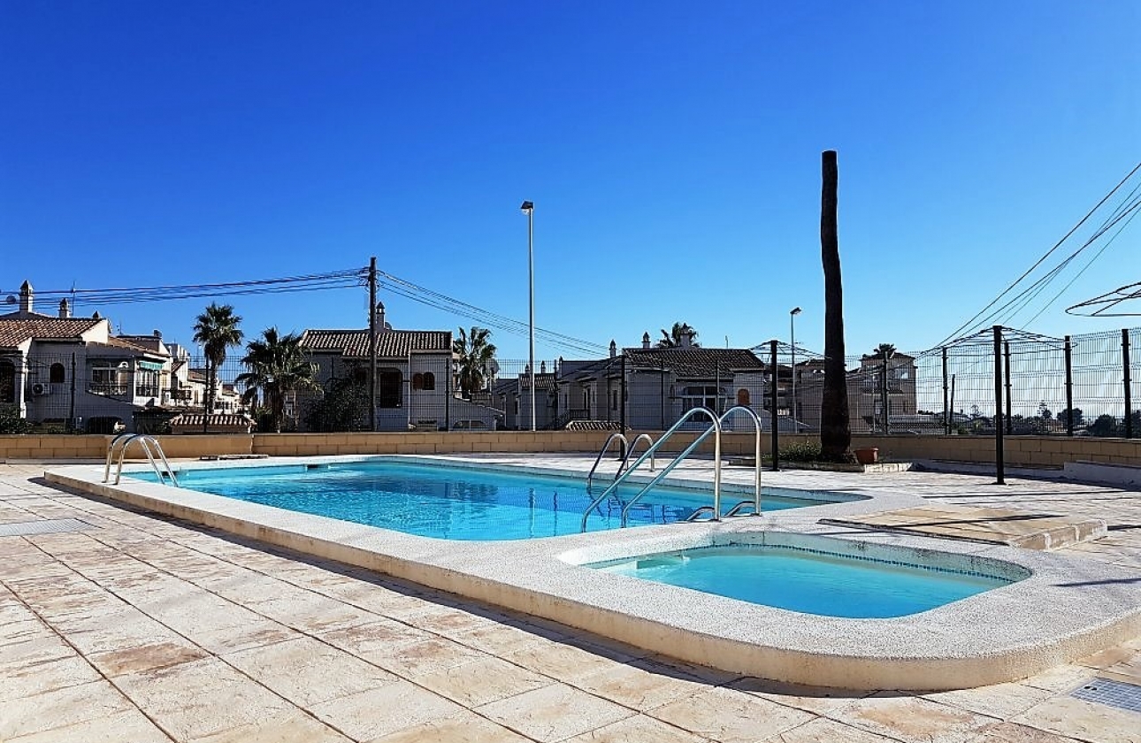 Resale - Bungalow - Torrevieja - Nueva Torrevieja - Aguas Nuevas