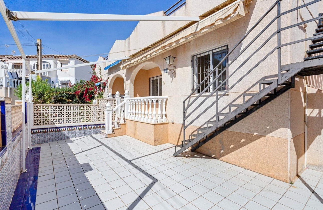 Resale - Bungalow - Torrevieja -  Urbanization